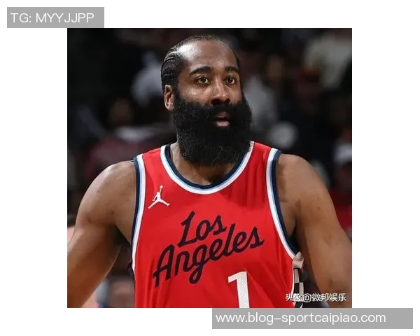 哈登鼓励年轻球员勇敢出击把握机会展现自我才能