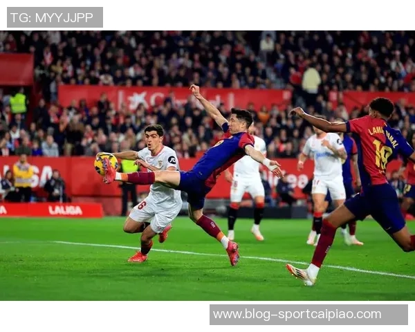 巴萨重返诺坎普纪念海报揭幕亚马尔弗里克库巴西齐聚一堂